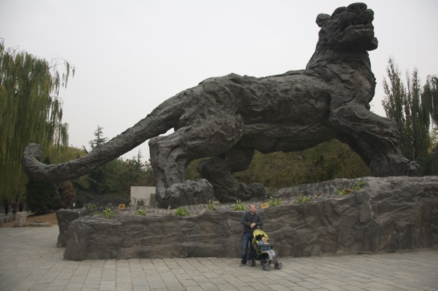 The lion's statute at the Beijing Zoo